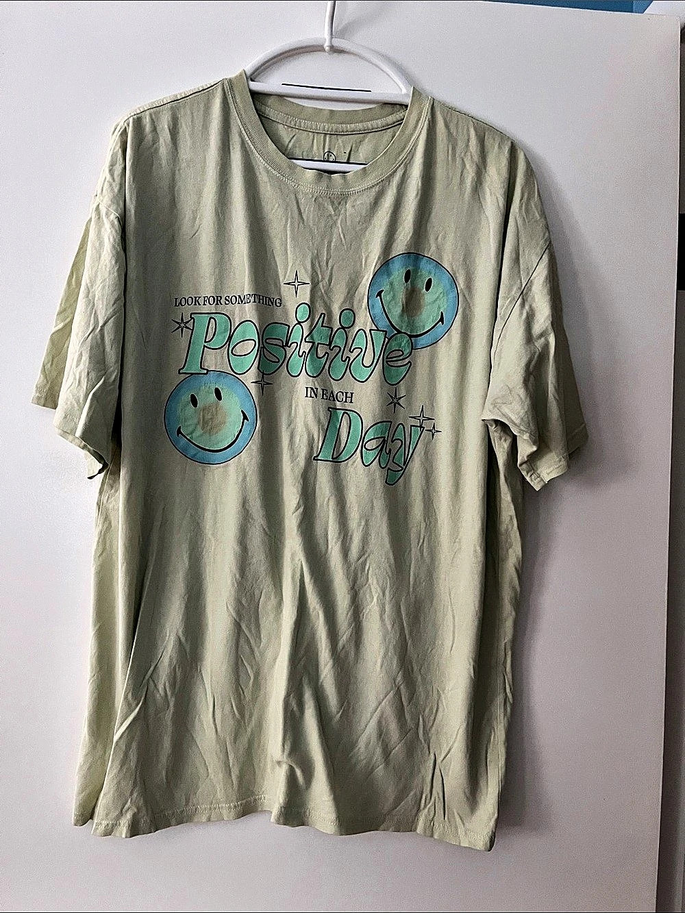 SMILEY. Originals Positive Day Graphic Tee Green Like New